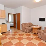 Martin 2224 Apartment *