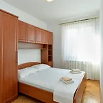 Martin 2224 Apartment *