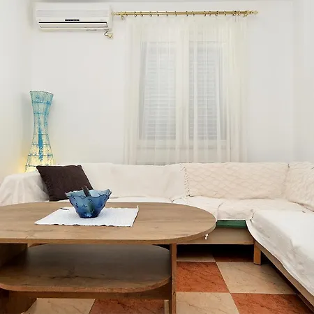 Martin 2224 Apartment