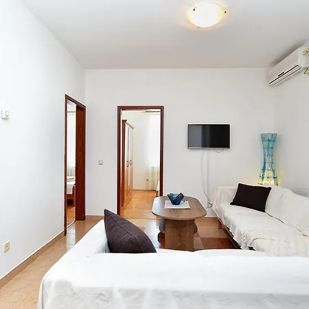 Apartman Martin 2224 *