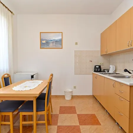 Martin 2224 Apartman *